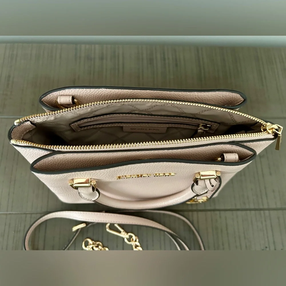 Michael Kors | Maxine Small Messenger Bag | Pebbled Leather | Soft Pink - Picture 6 of 9